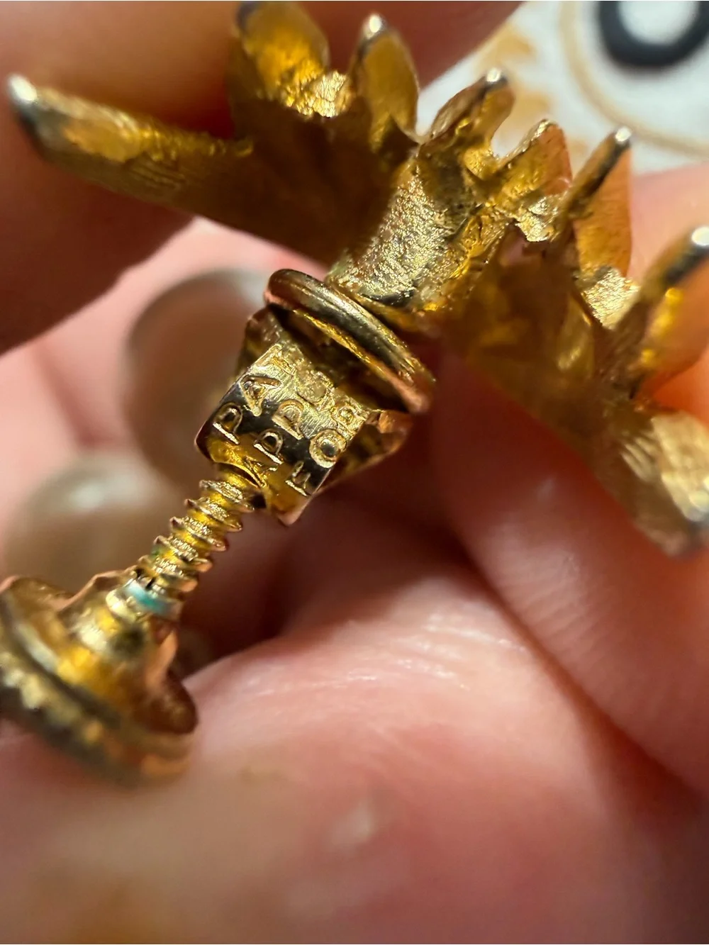 N/A elegant gold